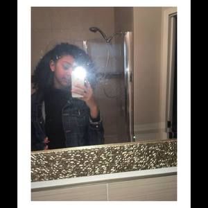 Meet your Posher, Alejandra